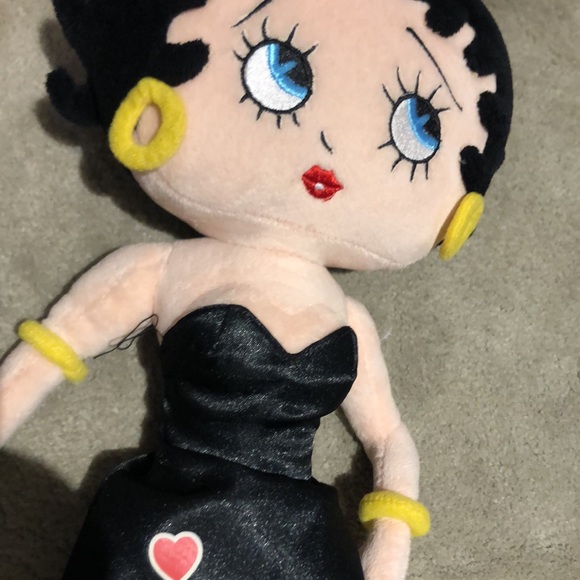 Betty Boop doll— America’s sweetheart Wearing a black mini cocktail dress - Picture 5 of 7